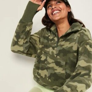 Old Navy Camouflage Cropped Quarterzip
